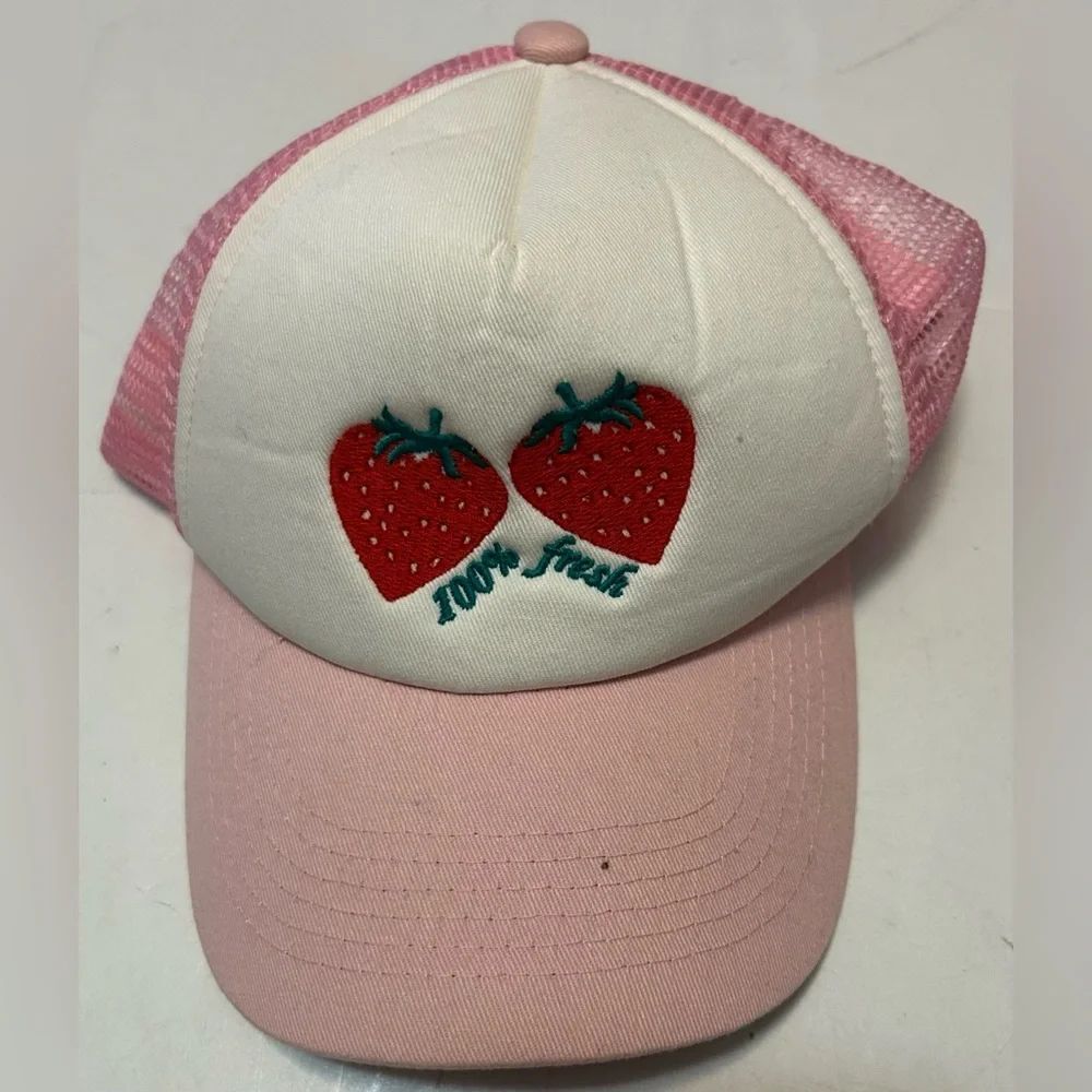 100% fresh strawberries hat